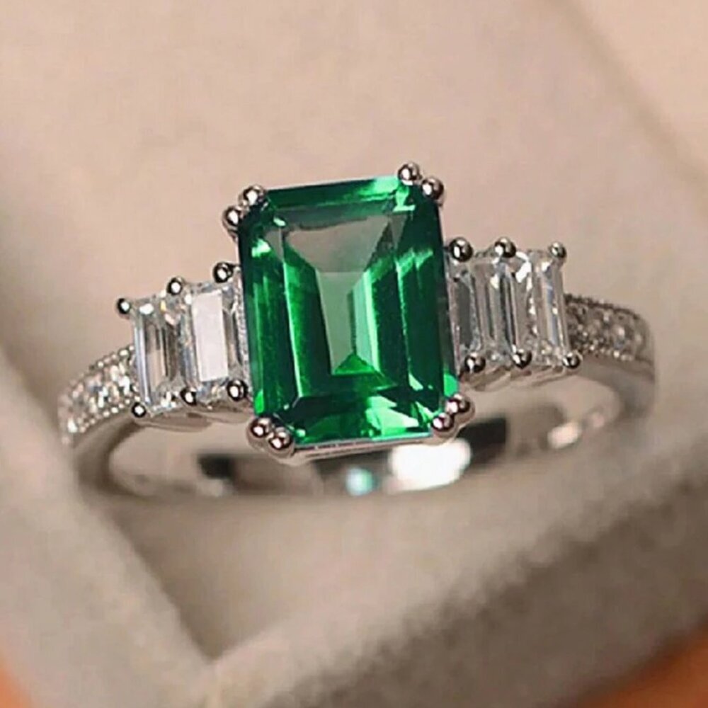 Elegant green  and Silver Women's Ring